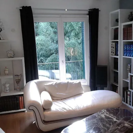 Les Floralies Apartment